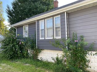1004 W Poplar St, Taylorville, IL 62568