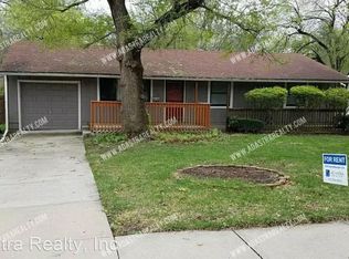 7709 Colonial Dr, Prairie Village, KS 66208