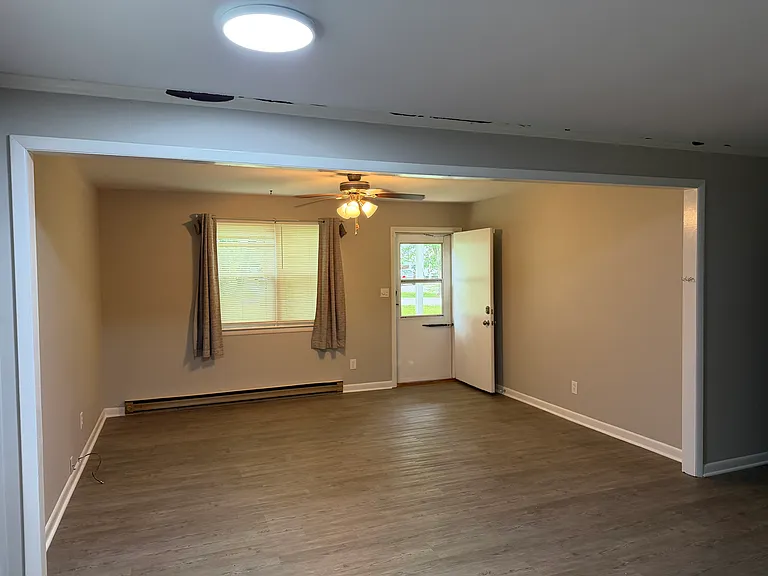 105 Knox Ct — Photo 2