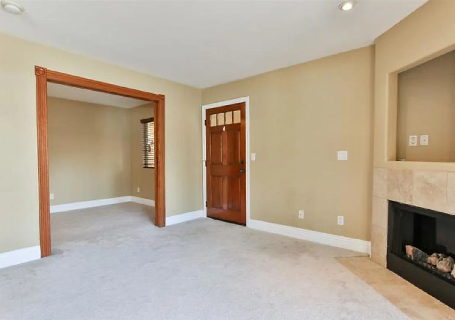 Charming La Jolla Condo with In-Unit Laundry & Parking — Photo 4