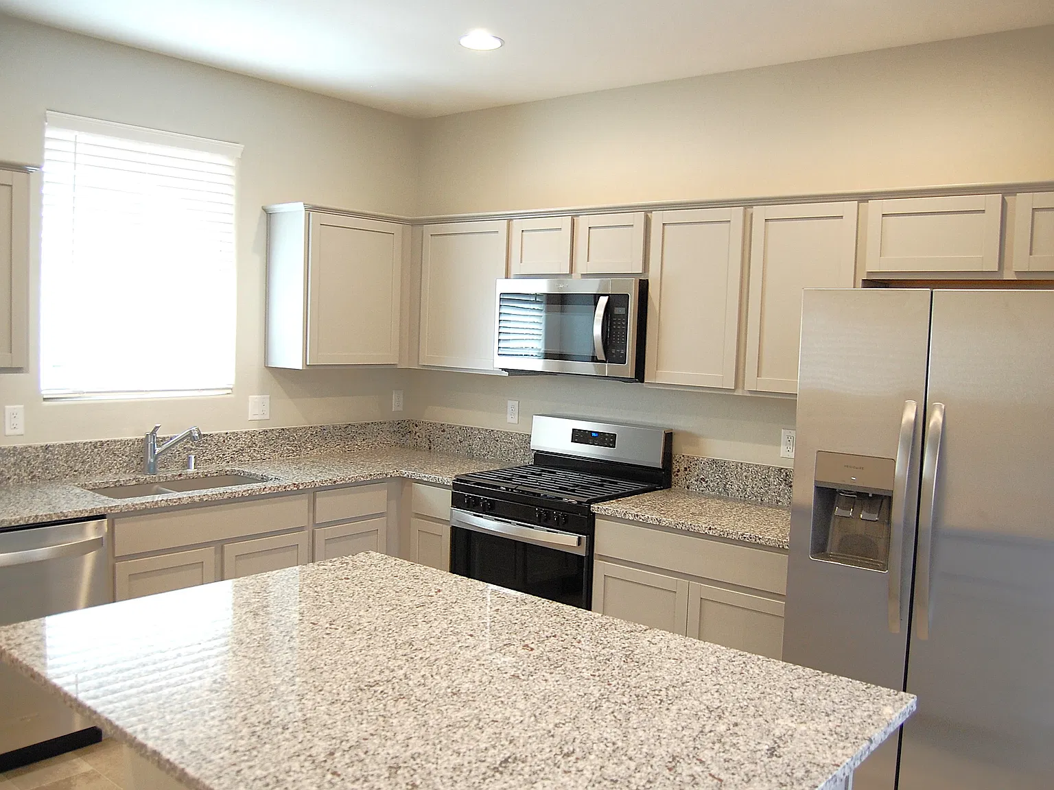 2 bed, 1282 sqft, $1,830 — Photo 3
