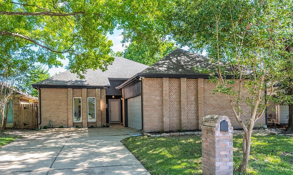 1st image of 2834 Crest Park Dr