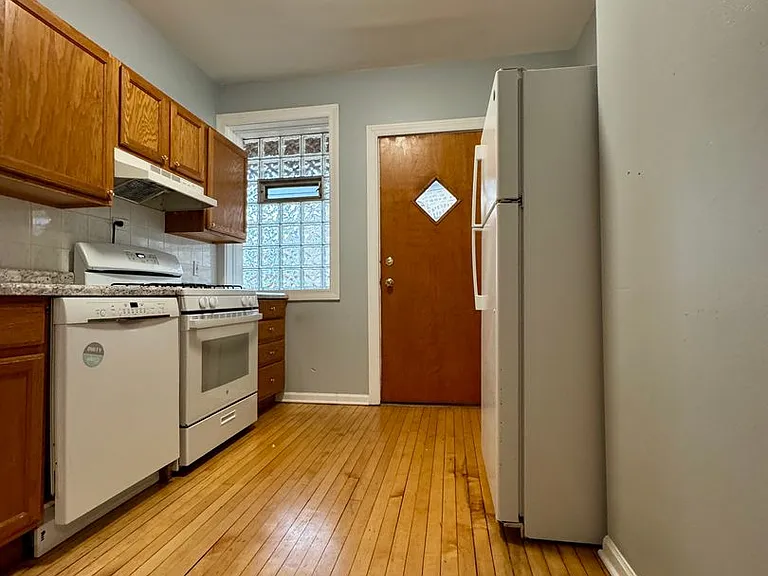 3801 N Lincoln Ave — Photo 4