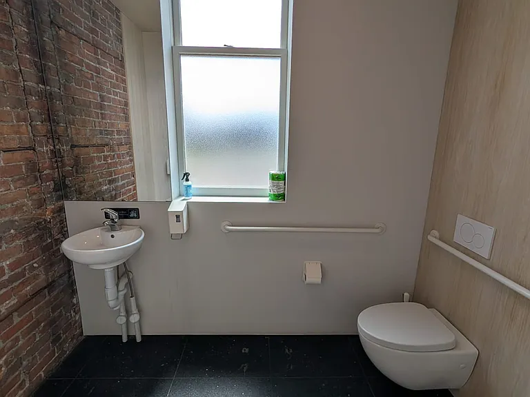 575 Niagara St #1 — Photo 6