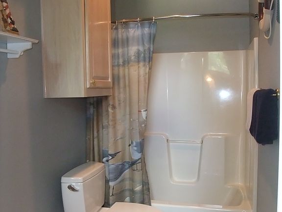 4th image of 2324 Fairway Cir