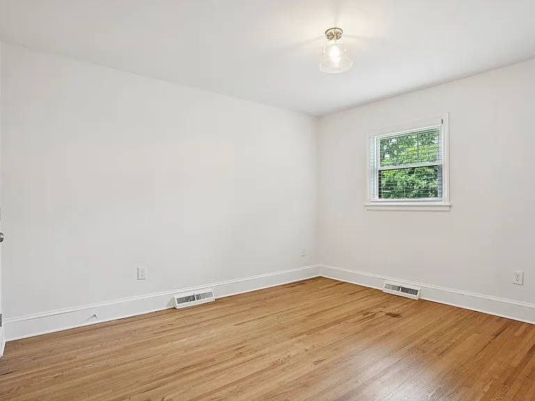 2318 Amesbury Ave — Photo 17