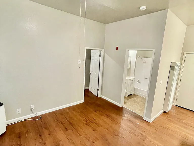 1337 N Madison St #8 — Photo 4