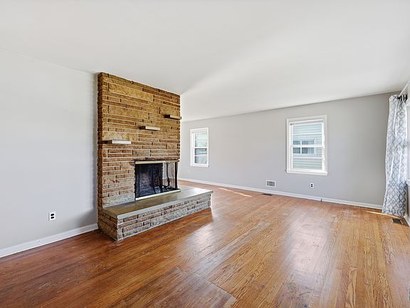 2nd image of 1378 Zettler Rd