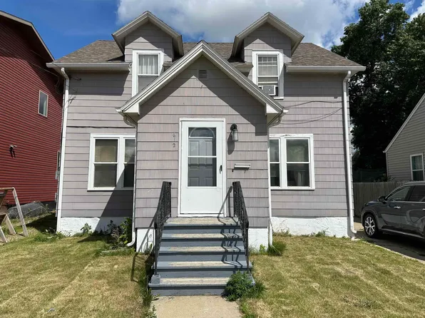 612 8th St NW, Minot, ND 58701