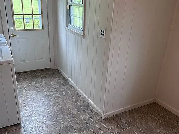 230 Red Hill Rd, Marion, VA 24354