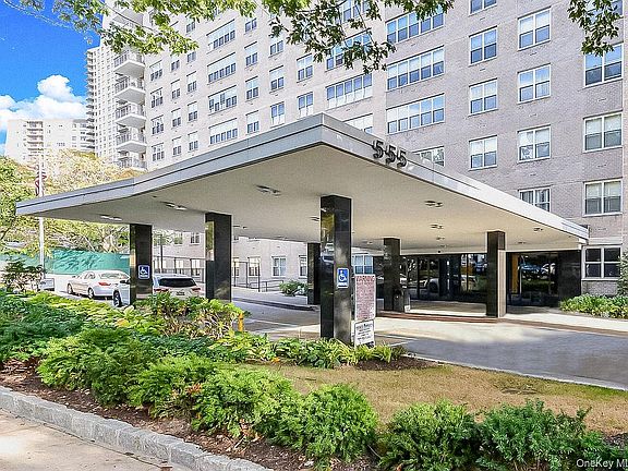 3rd image of 555 Kappock St APT 11J