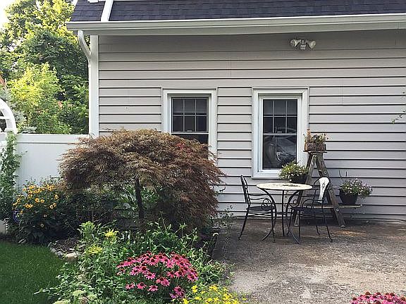 2nd image of 11 Potter Ln