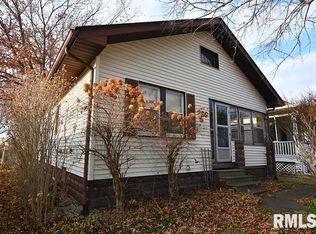 258 8th St, Silvis, IL 61282