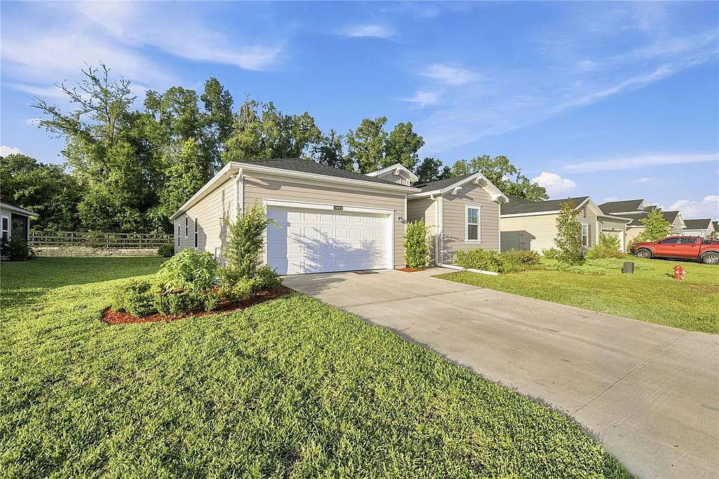 4 bed, 3.0 bath, 2039 sqft, $2,000 — Photo 1