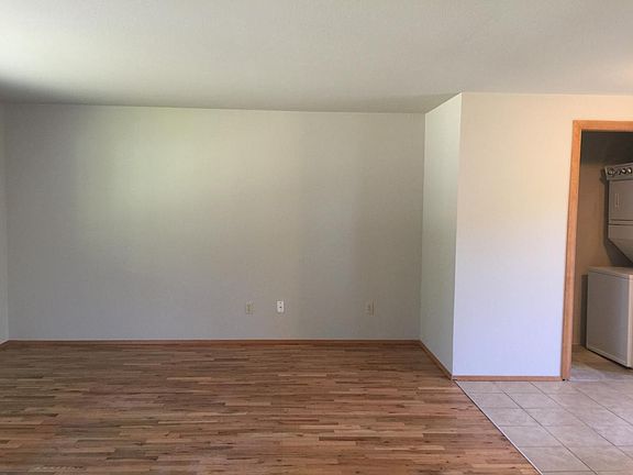 2nd image of 16427 NE 12th St