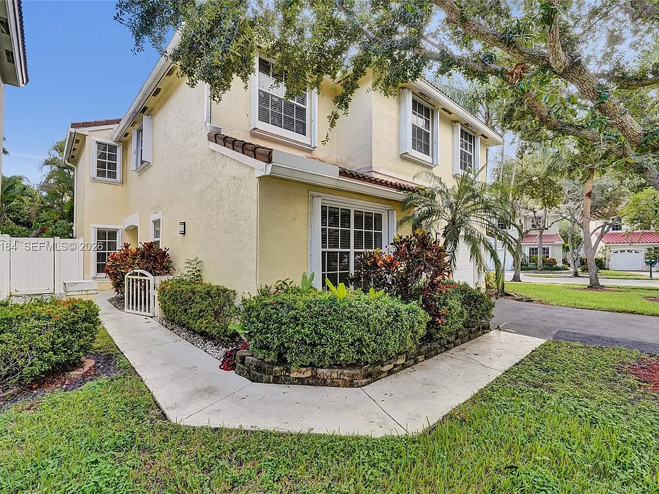 949 Jade Ct