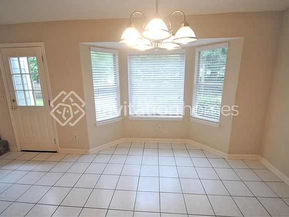 4th image of 2875 Hidden Dr