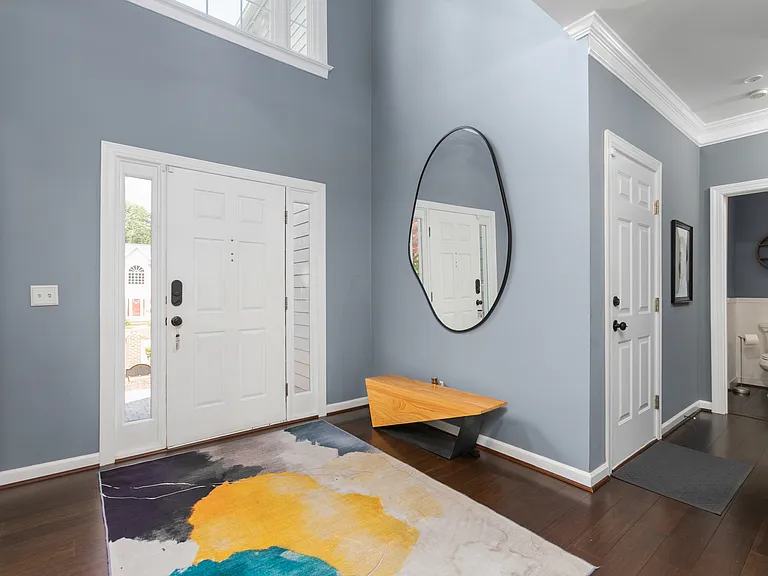 305 Lucas Park Dr — Photo 3