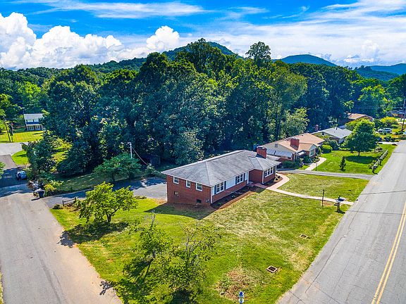 3rd image of 2055 Bridle Ln