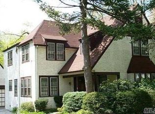 4 Colgate Rd, Great Neck, NY 11023