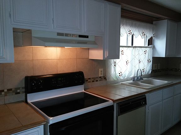 2nd image of 1417 NE Knowles Dr