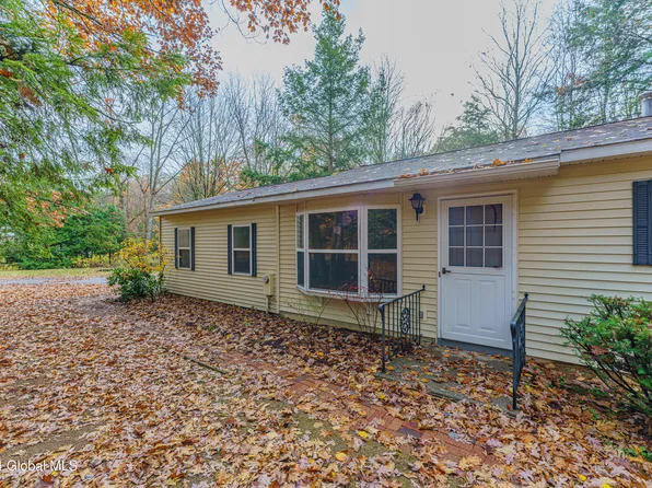 15 Robins Run, Gansevoort, NY 12831