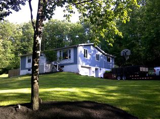 28 N Forest Dr, Lakeville, PA 18438