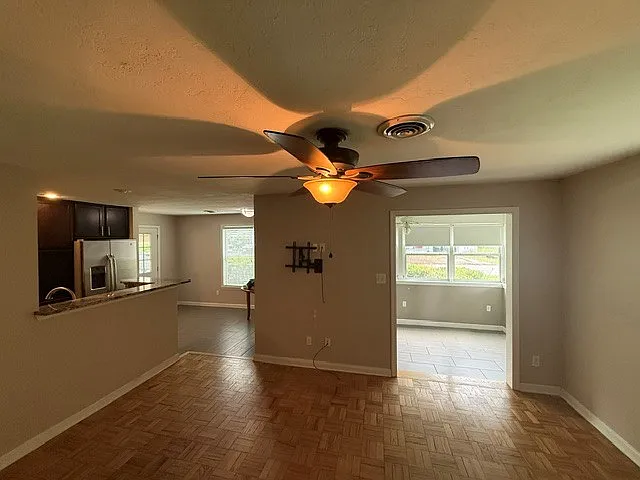 2 bed, 900 sqft, $1,700 — Photo 2