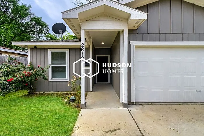 2818 Brigham Ln — Photo 3