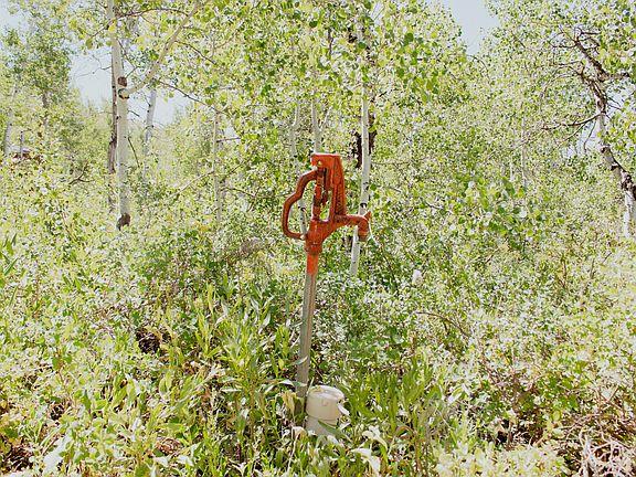 3rd image of 6082 N Middle Fork Dr