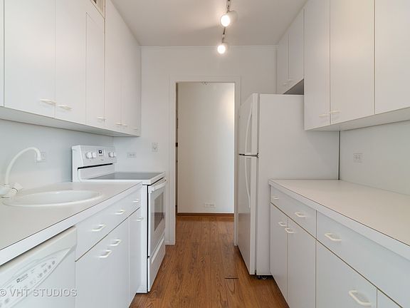 4th image of 1460 N Sandburg Ter APT 2312