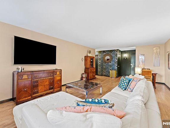 5th image of 6040 Boulevard East #Ma