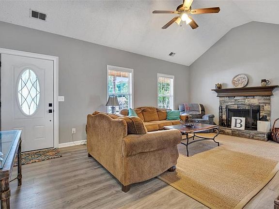 4th image of 465 Berkshire Dr