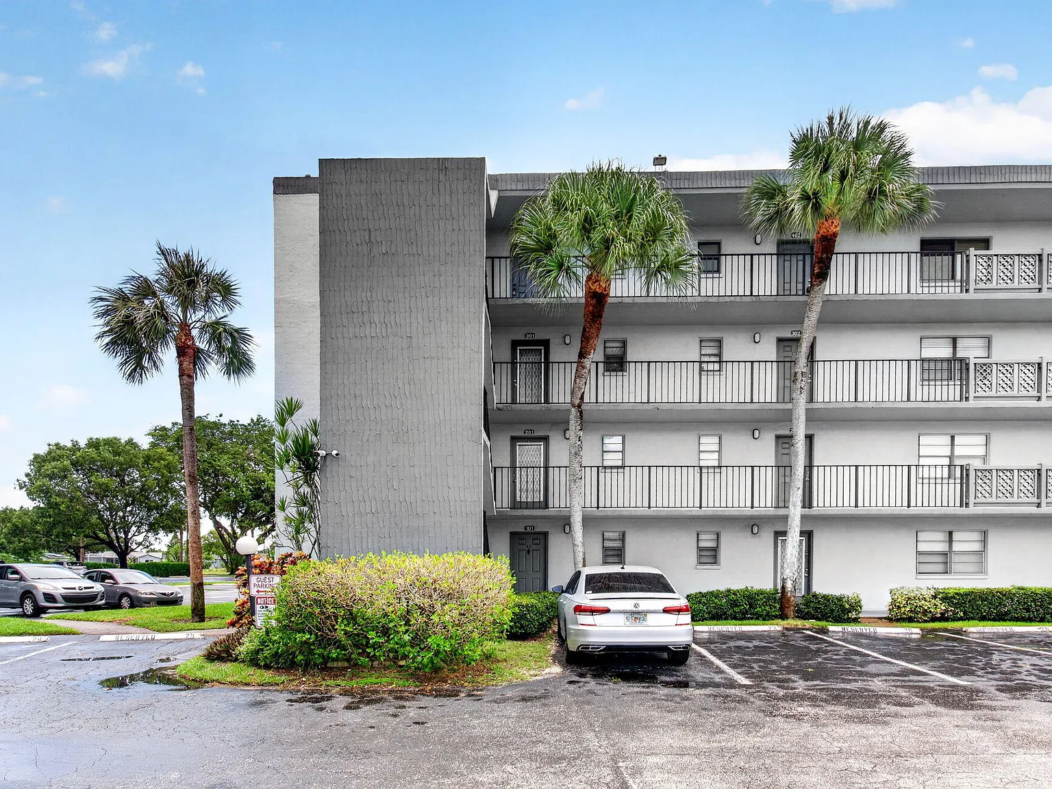 2 bed, 2.0 bath, 1015 sqft, $2,300 — Photo 1
