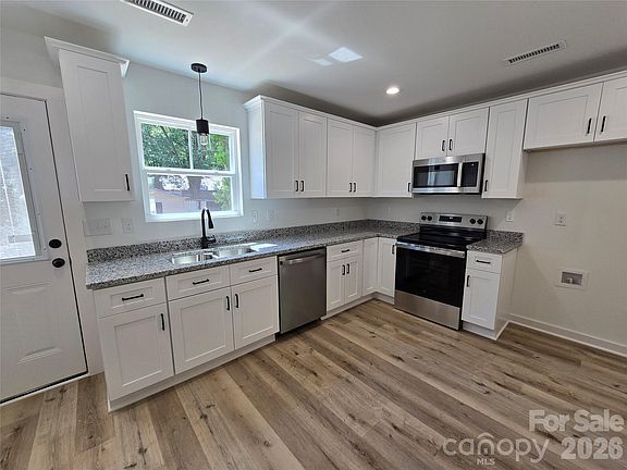 3rd image of 159 Hillcrest Rd