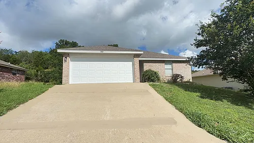 802 Samuel Dr Photo 1