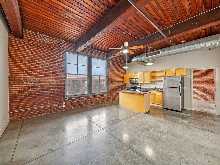 Stadium Loft Apartments — Photo 2