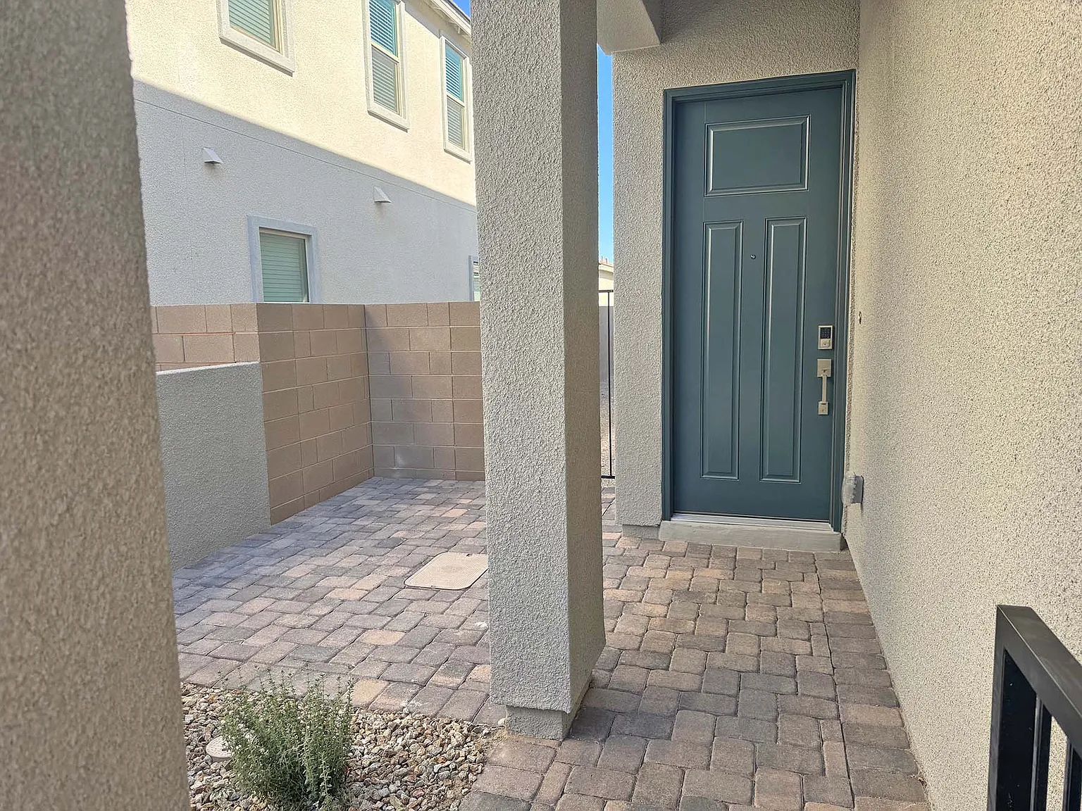 4 bed, 2466 sqft, $3,300 — Photo 2