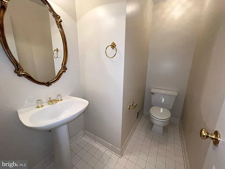 2104 Patty Ln — Photo 17