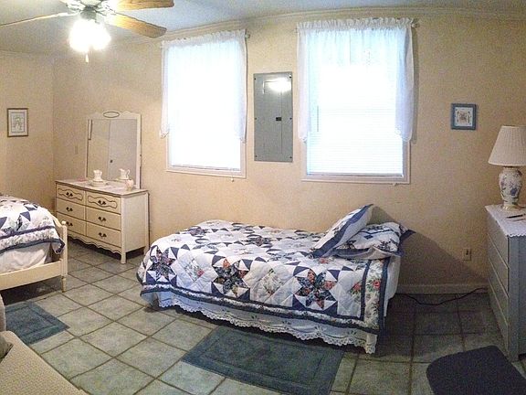 Guest house bedroom 2