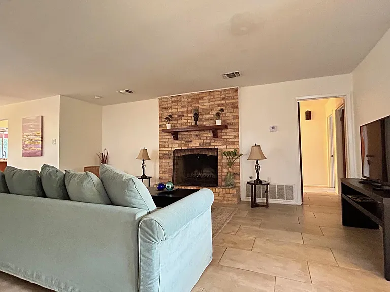 6216 Rue Marielyne St — Photo 9