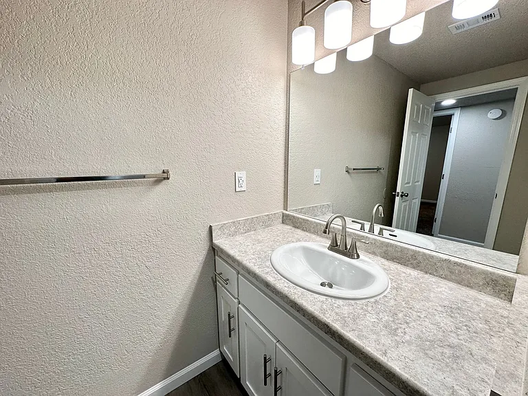 Merit Manor Apartments — Photo 41
