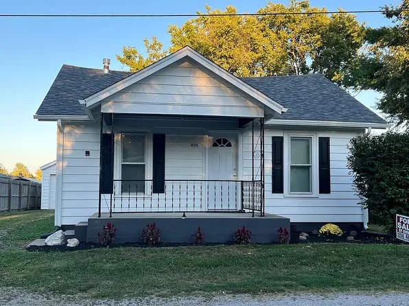 808 N 28th St, Mattoon, IL 61938