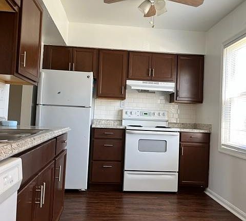 3rd image of 27 Bristol Ct