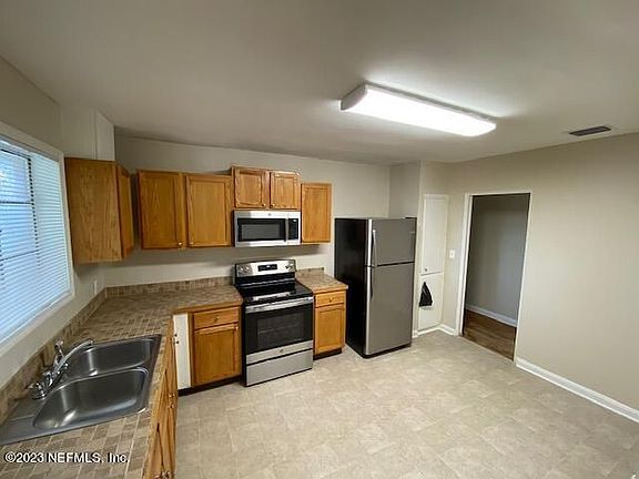 4th image of 3149 Belden Cir