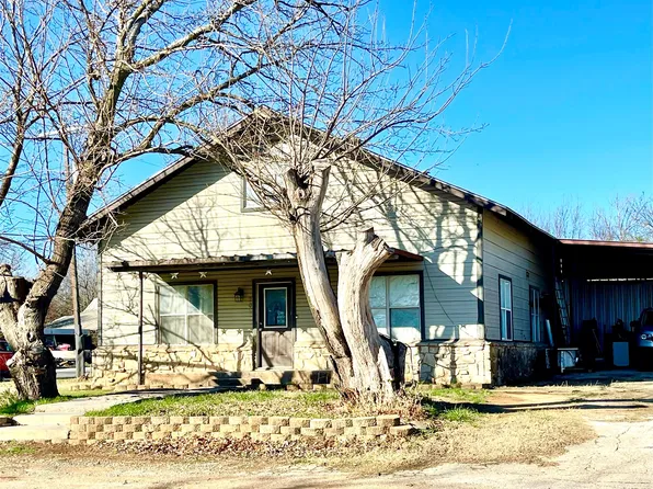 209 N Bowie St, Jacksboro, TX 76458