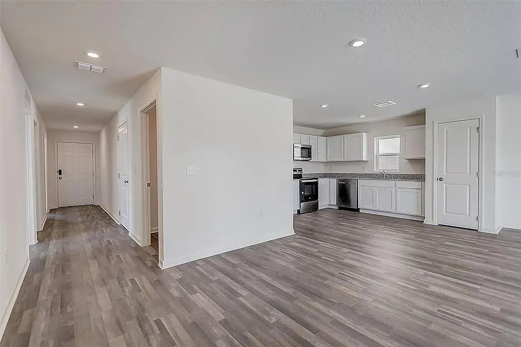 3 bed, 2.0 bath, 1300 sqft, $2,150 — Photo 3