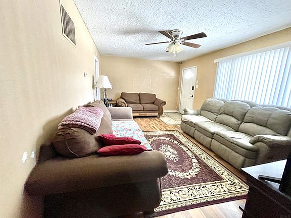 4th image of 225 W Wickersham Dr