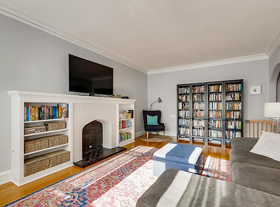 5th image of 738 Hinman Ave APT 2W