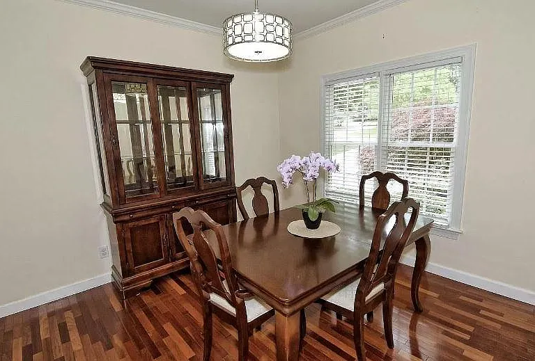305 Caraway Ln — Photo 10